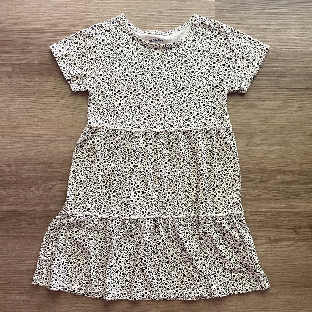 Old Navy LIKE NEW! Tiered Black And White Floral Printed Short-Sleeve Dress